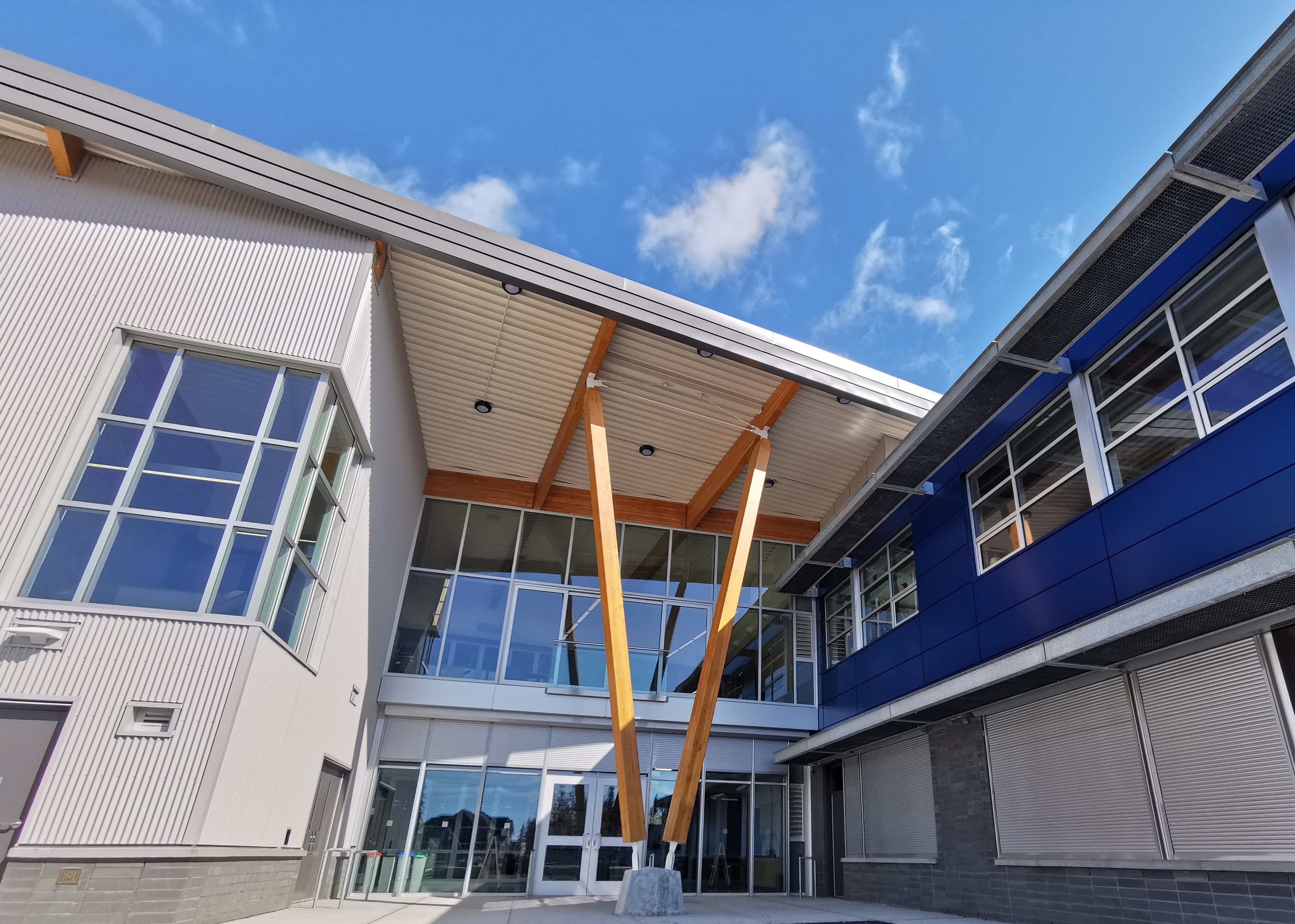 Edgewood Elementary, BC; images courtesy of Transparent Glazing Systems and Alumicor