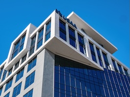 5ApogeeArchMetals-EFCO-NC-SqAtSouthEnd-USAA_Abstract_web.jpg